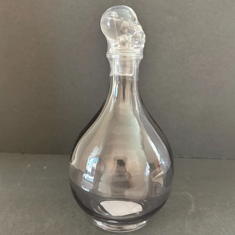 Skull Whiskey Decanter w/ A Skull Stopper &Smoked Grey Glass Bulbous 9.5” NEW